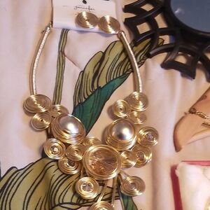 Elegant Gold and Silver Necklace